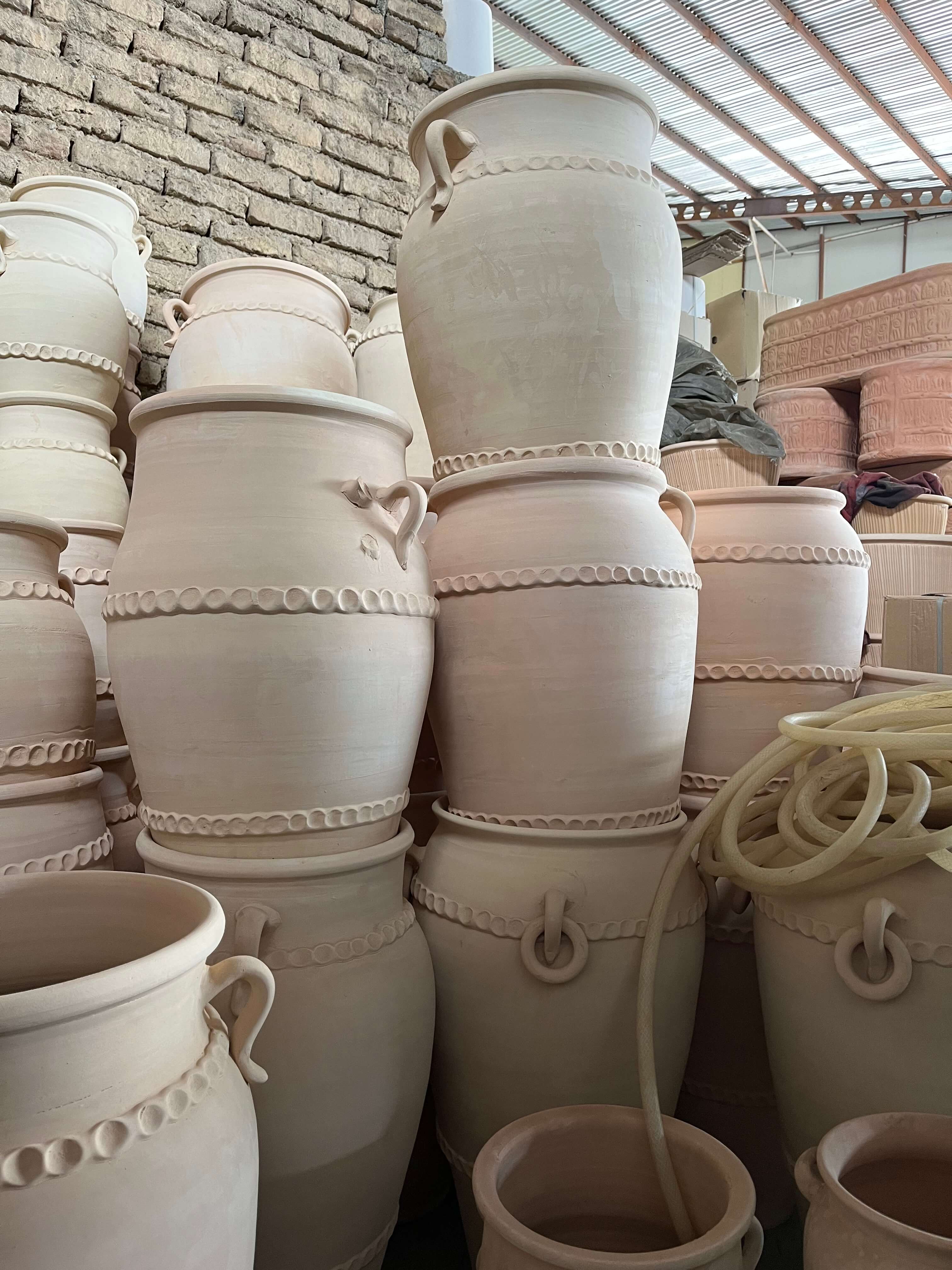 کوزه سفالی طرح دار 60 سانتی (خام)